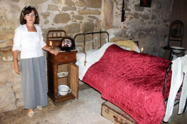 Más de 3.000 personas acudieron este domingo al Mercado de la Brujería, atraídas por los cantares de los juglares que relataron la vida del brujo y clérigo Johanes, entre otras historias medievales
