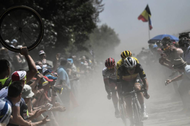 Galería de fotos de la novena etapa del Tour, con numerosos accidentes en el Pavés