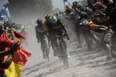 Galería de fotos de la novena etapa del Tour, con numerosos accidentes en el Pavés