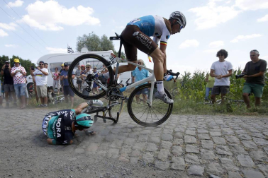 Galería de fotos de la novena etapa del Tour, con numerosos accidentes en el Pavés