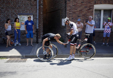 Galería de fotos de la novena etapa del Tour, con numerosos accidentes en el Pavés