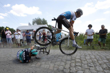 Galería de fotos de la novena etapa del Tour, con numerosos accidentes en el Pavés