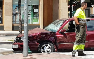 El aparatoso choque ocurrió este lunes 16 de julio en la Avenida de Bayona de la capital navarra.
