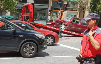 El aparatoso choque ocurrió este lunes 16 de julio en la Avenida de Bayona de la capital navarra.