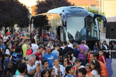 Presentación de la nueva equipación de Osasuna para la temporada 2018 y 2019 y del nuevo autobús del equipo