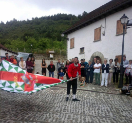 Doble homenaje en el inicio festivo de esta localidad salacenca. Tras un parón, los festejos se retoman este jueves para prolongarse todo el fin de semana.
