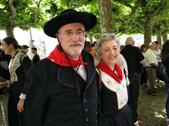 Doble homenaje en el inicio festivo de esta localidad salacenca. Tras un parón, los festejos se retoman este jueves para prolongarse todo el fin de semana.
