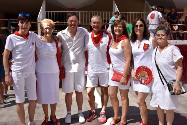 Cadreita celebró el pasado domingo 15 de julio el inicio de sus fiestas patronales en honor a San Miguel. En total, fueron ocho días de fiesta en los que la música, los actos gastronómicos y los festejos taurinos populares volvieron a ser los principales protagonistas. ¡Click! vivió junto a los cadreitanos el lanzamiento del cohete.