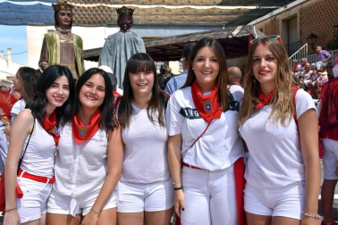 Cadreita celebró el pasado domingo 15 de julio el inicio de sus fiestas patronales en honor a San Miguel. En total, fueron ocho días de fiesta en los que la música, los actos gastronómicos y los festejos taurinos populares volvieron a ser los principales protagonistas. ¡Click! vivió junto a los cadreitanos el lanzamiento del cohete.
