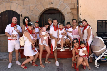 Cadreita celebró el pasado domingo 15 de julio el inicio de sus fiestas patronales en honor a San Miguel. En total, fueron ocho días de fiesta en los que la música, los actos gastronómicos y los festejos taurinos populares volvieron a ser los principales protagonistas. ¡Click! vivió junto a los cadreitanos el lanzamiento del cohete.