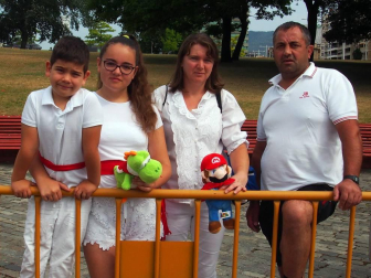 Como todos los años, se organizan por San Fermín los festivales de Herri Kirolak en la Plaza de los Fueros. El pasado fin de semana, fue el turno del Campeonato Navarro de Levantamiento de Piedra en el que se pudieron ver tandas de dos minutos con piedra cilíndrica de 125 kilos, cúbica de 112,5 y bola de 100. Completando el programa, hubo una exhibición de levantamiento de fardo a cargo de Iñigo Goienetxe y otra de corte con motosierra a cuenta de Mikel Lasarte. ¡Click! estuvo allí..