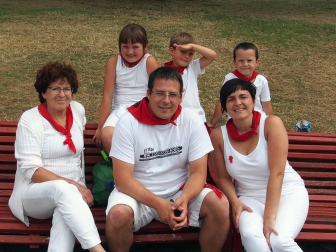 Como todos los años, se organizan por San Fermín los festivales de Herri Kirolak en la Plaza de los Fueros. El pasado fin de semana, fue el turno del Campeonato Navarro de Levantamiento de Piedra en el que se pudieron ver tandas de dos minutos con piedra cilíndrica de 125 kilos, cúbica de 112,5 y bola de 100. Completando el programa, hubo una exhibición de levantamiento de fardo a cargo de Iñigo Goienetxe y otra de corte con motosierra a cuenta de Mikel Lasarte. ¡Click! estuvo allí..