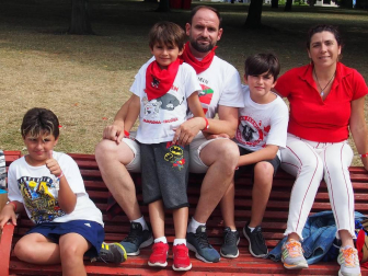 Como todos los años, se organizan por San Fermín los festivales de Herri Kirolak en la Plaza de los Fueros. El pasado fin de semana, fue el turno del Campeonato Navarro de Levantamiento de Piedra en el que se pudieron ver tandas de dos minutos con piedra cilíndrica de 125 kilos, cúbica de 112,5 y bola de 100. Completando el programa, hubo una exhibición de levantamiento de fardo a cargo de Iñigo Goienetxe y otra de corte con motosierra a cuenta de Mikel Lasarte. ¡Click! estuvo allí..