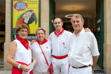 Pamplona ha sido la parada de la última obra de la compañía de teatro La Cubana, coincidiendo con los Sanfermines. El Teatro Gayarre fue la sede de interpretación de 'Adiós Arturo', una colorida comedia musical que a pesar de dar protagonismo a los entierros y funerales, no dejó de sorprender y hacer reír al público pamplonés.