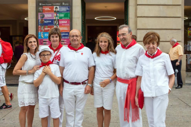 Pamplona ha sido la parada de la última obra de la compañía de teatro La Cubana, coincidiendo con los Sanfermines. El Teatro Gayarre fue la sede de interpretación de 'Adiós Arturo', una colorida comedia musical que a pesar de dar protagonismo a los entierros y funerales, no dejó de sorprender y hacer reír al público pamplonés.