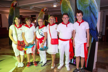 Pamplona ha sido la parada de la última obra de la compañía de teatro La Cubana, coincidiendo con los Sanfermines. El Teatro Gayarre fue la sede de interpretación de 'Adiós Arturo', una colorida comedia musical que a pesar de dar protagonismo a los entierros y funerales, no dejó de sorprender y hacer reír al público pamplonés.