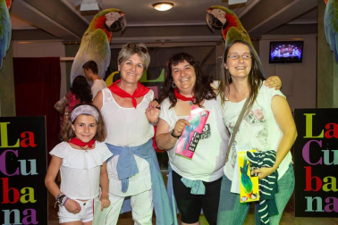 Pamplona ha sido la parada de la última obra de la compañía de teatro La Cubana, coincidiendo con los Sanfermines. El Teatro Gayarre fue la sede de interpretación de 'Adiós Arturo', una colorida comedia musical que a pesar de dar protagonismo a los entierros y funerales, no dejó de sorprender y hacer reír al público pamplonés.