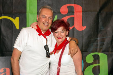 Pamplona ha sido la parada de la última obra de la compañía de teatro La Cubana, coincidiendo con los Sanfermines. El Teatro Gayarre fue la sede de interpretación de 'Adiós Arturo', una colorida comedia musical que a pesar de dar protagonismo a los entierros y funerales, no dejó de sorprender y hacer reír al público pamplonés.