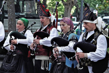 Este sábado al mediodía comenzaron las fiestas de Santiago que organiza cada año el Lar Gallego de Pamplona
