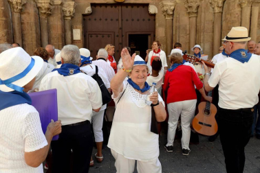 Auroros de localidades de toda la Comunidad foral se han concentrado este domingo en Sangüesa y Cáseda en su cita anual.