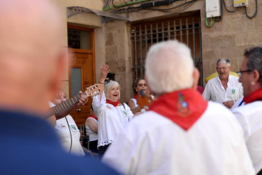 Auroros de localidades de toda la Comunidad foral se han concentrado este domingo en Sangüesa y Cáseda en su cita anual.