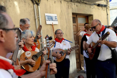 Auroros de localidades de toda la Comunidad foral se han concentrado este domingo en Sangüesa y Cáseda en su cita anual.