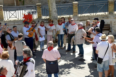 Auroros de localidades de toda la Comunidad foral se han concentrado este domingo en Sangüesa y Cáseda en su cita anual.