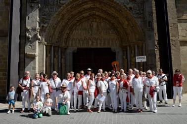Auroros de localidades de toda la Comunidad foral se han concentrado este domingo en Sangüesa y Cáseda en su cita anual.