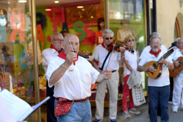 Auroros de localidades de toda la Comunidad foral se han concentrado este domingo en Sangüesa y Cáseda en su cita anual.