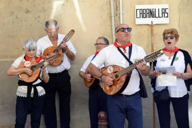 Auroros de localidades de toda la Comunidad foral se han concentrado este domingo en Sangüesa y Cáseda en su cita anual.