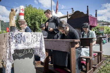Celebración de la tradicional fiesta por las calles de Elizondo.