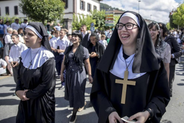 Celebración de la tradicional fiesta por las calles de Elizondo.