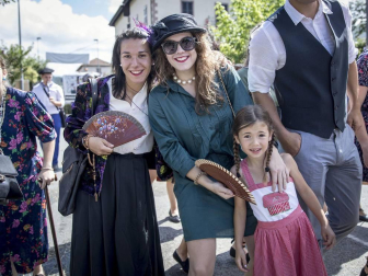 Celebración de la tradicional fiesta por las calles de Elizondo.