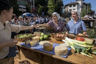 Celebración de la tradicional fiesta por las calles de Elizondo.