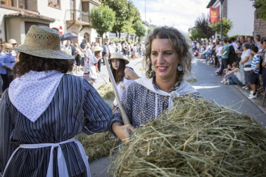 Celebración de la tradicional fiesta por las calles de Elizondo.