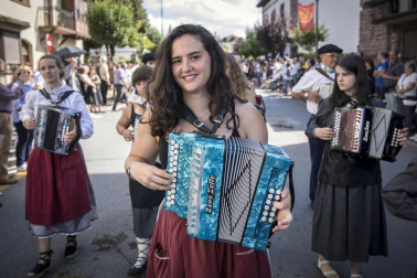 Celebración de la tradicional fiesta por las calles de Elizondo.