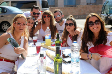 Fotos de los almuerzos previos al cohete de las Fiestas de Santa Ana de Tudela 2018.