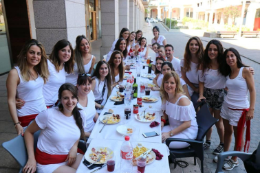 Fotos de los almuerzos previos al cohete de las Fiestas de Santa Ana de Tudela 2018.