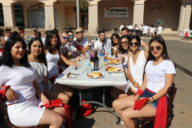 Fotos de los almuerzos previos al cohete de las Fiestas de Santa Ana de Tudela 2018.