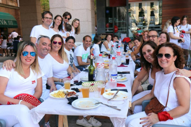 Fotos de los almuerzos previos al cohete de las Fiestas de Santa Ana de Tudela 2018.