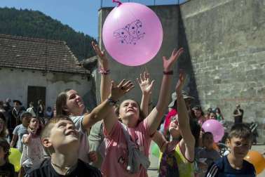 Imágenes del cohete de fiestas de Isaba