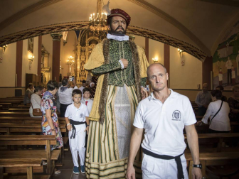 Imágenes de la misa dedicada a Santiago y mutil dantza en el segundo día (25 de julio) de las fiestas de Elizondo
