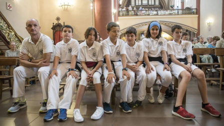 Imágenes de la misa dedicada a Santiago y mutil dantza en el segundo día (25 de julio) de las fiestas de Elizondo