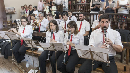 Imágenes de la misa dedicada a Santiago y mutil dantza en el segundo día (25 de julio) de las fiestas de Elizondo