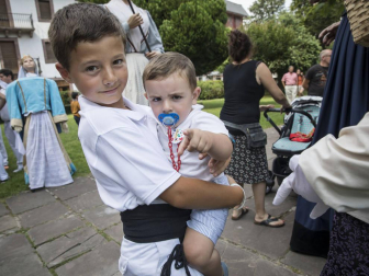 Imágenes de la misa dedicada a Santiago y mutil dantza en el segundo día (25 de julio) de las fiestas de Elizondo
