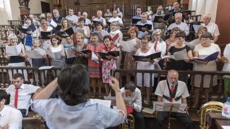 Imágenes de la misa dedicada a Santiago y mutil dantza en el segundo día (25 de julio) de las fiestas de Elizondo