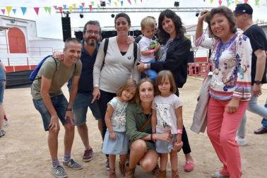La séptima edición del Barranco Fest llenó de música alternativa la plaza de San Raimundo de Fitero del 20 al 22 de julio. Este evento está organizado por la asociación cultural “El Barranco de Fitero” y cuenta con la colaboración del consistorio local y Turismo de Fitero, así como con el apoyo de asociaciones locales y empresas privadas. La cámara de ¡Click! se acercó el sábado durante las actuaciones de Ana`Snow y Tronco.