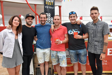 La séptima edición del Barranco Fest llenó de música alternativa la plaza de San Raimundo de Fitero del 20 al 22 de julio. Este evento está organizado por la asociación cultural “El Barranco de Fitero” y cuenta con la colaboración del consistorio local y Turismo de Fitero, así como con el apoyo de asociaciones locales y empresas privadas. La cámara de ¡Click! se acercó el sábado durante las actuaciones de Ana`Snow y Tronco.