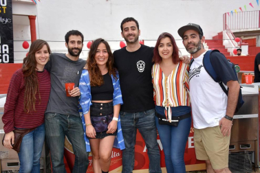 La séptima edición del Barranco Fest llenó de música alternativa la plaza de San Raimundo de Fitero del 20 al 22 de julio. Este evento está organizado por la asociación cultural “El Barranco de Fitero” y cuenta con la colaboración del consistorio local y Turismo de Fitero, así como con el apoyo de asociaciones locales y empresas privadas. La cámara de ¡Click! se acercó el sábado durante las actuaciones de Ana`Snow y Tronco.