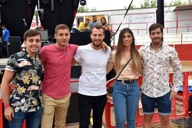 La séptima edición del Barranco Fest llenó de música alternativa la plaza de San Raimundo de Fitero del 20 al 22 de julio. Este evento está organizado por la asociación cultural “El Barranco de Fitero” y cuenta con la colaboración del consistorio local y Turismo de Fitero, así como con el apoyo de asociaciones locales y empresas privadas. La cámara de ¡Click! se acercó el sábado durante las actuaciones de Ana`Snow y Tronco.